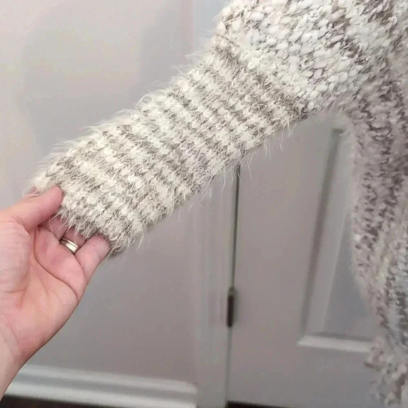 Umgee Women's Fuzzy Oversize Pull Over Sweater - Picture 5 of 7